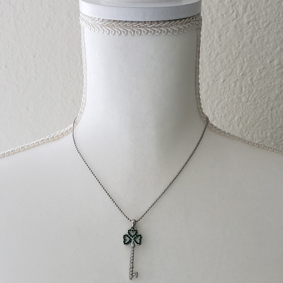 Jewelry - 💜 3 for $20 Key necklace with green hearts